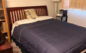 Comfy Cozy Room On Quiet Cul-De-Sac